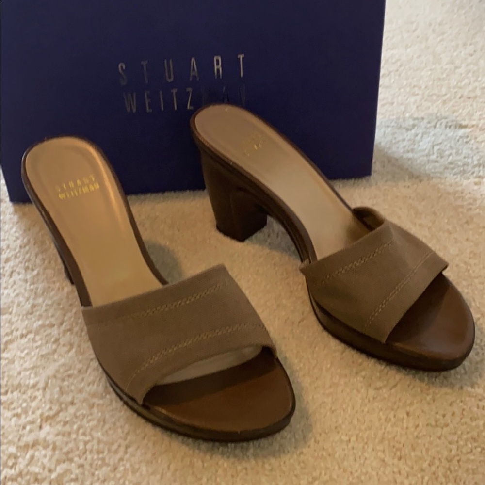 Khaki colored sandal...